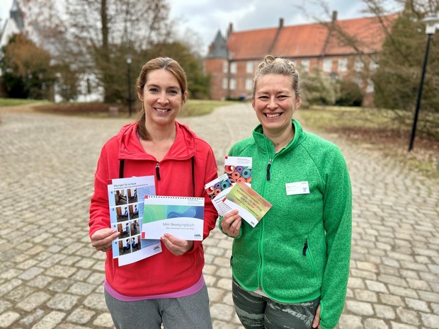 Bewegungstherapeutinnen Denise Bayer (links) und Marta Wolf. Bewegungstherapeutinnen Denise Bayer (links) und Marta Wolf.