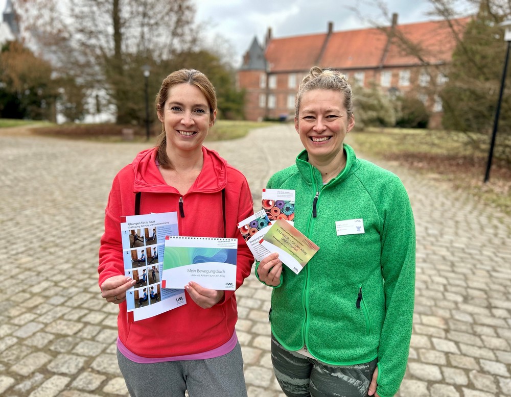 Bewegungstherapeutinnen Denise Bayer (links) und Marta Wolf. Bewegungstherapeutinnen Denise Bayer (links) und Marta Wolf.